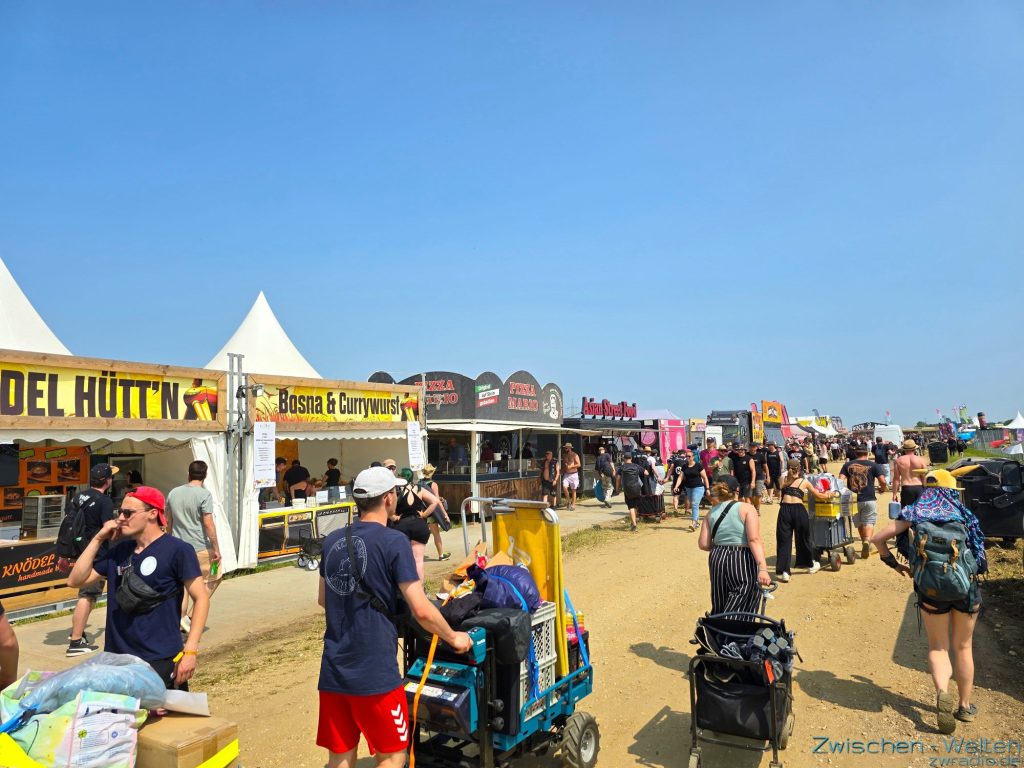 Besucher und Essensstände