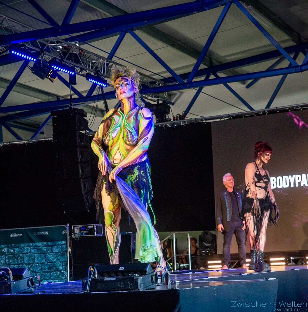 M'era Luna 2026 Fashion Show - Bodypainting by Ira OH